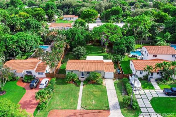 Biscayne Lawn, 1006 NE 116th St, Biscayne Park, Florida 33161, image 2