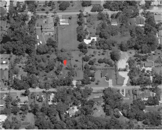 Biscayne Gardens, 411 NE 152nd St, Golden Glades, Florida 33162, image 1