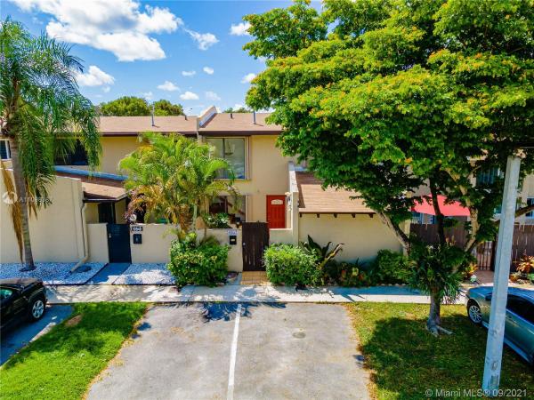 Snapper Creek Townhouses, 10952 SW 71st St, Kendall, Florida 33173, image 2