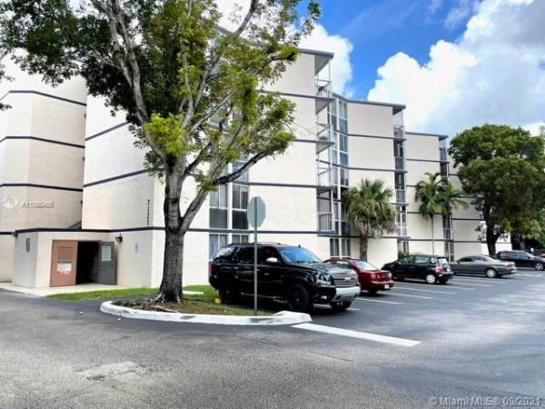 Las Brisas Country Club Of Miami, 7125 NW 186th St #B111, Country Club, Florida 33015, image 2