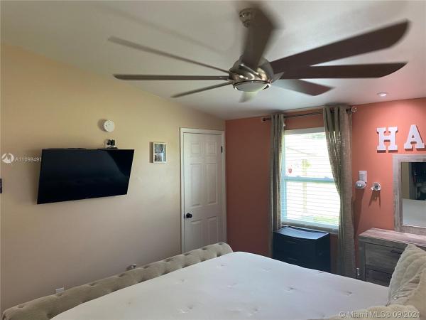 137 SE Placita Ct, Florida 34983, image 2