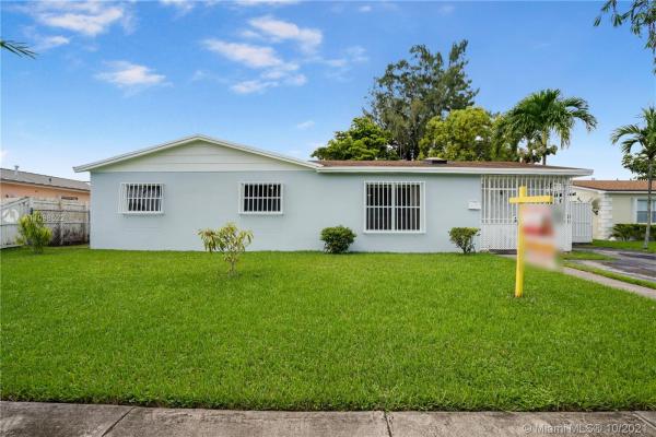 Royale Green, 4624 SW 128th Pl, Kendale Lakes, Florida 33175, image 2