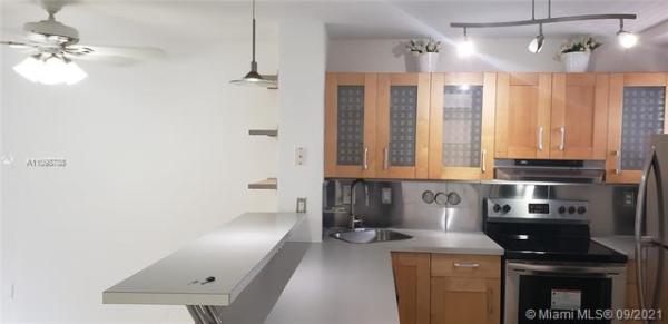 West Court, 1615 West Ave #304, Miami Beach, Florida 33139, image 2