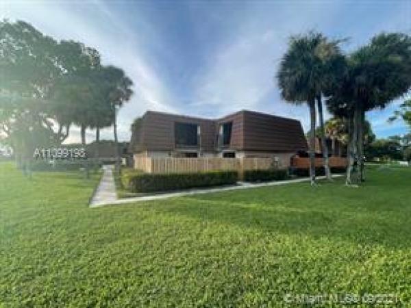 Village Of Sandalwood Lakes North, 255 Charter Way, West Palm Beach, Florida 33407, image 2