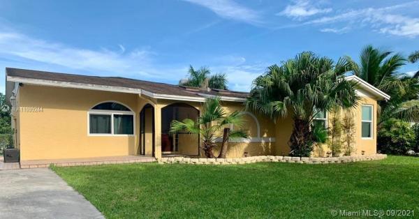 Meadow Wood Manor, 26627 SW 126th Ave, Kendale Lakes, Florida 33032, image 2