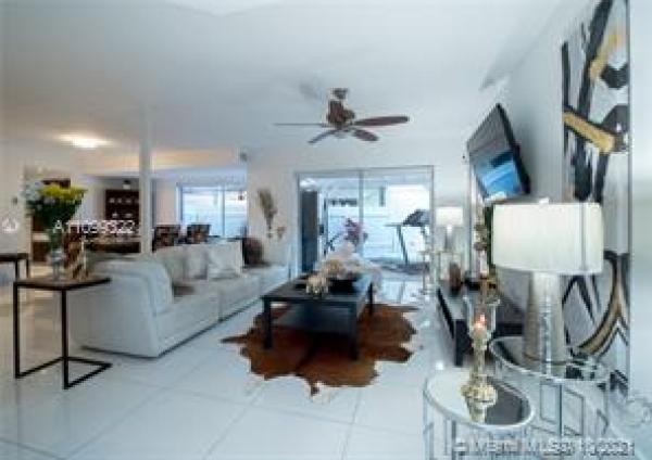 Lake Pointe, 12677 NW 9th Ter, Tamiami, Florida 33182, image 2