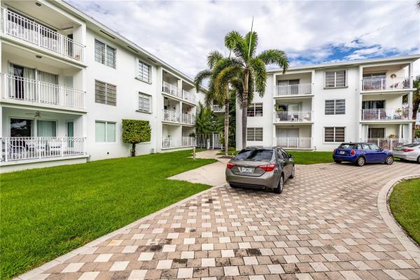 1631 NE 114th St #207, Unincorporated Dade County, Florida 33181, image 2