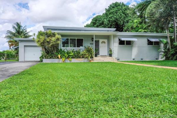 Country Club Estates, 1067 Hunting Lodge Dr, Miami Springs, Florida 33166, image 2