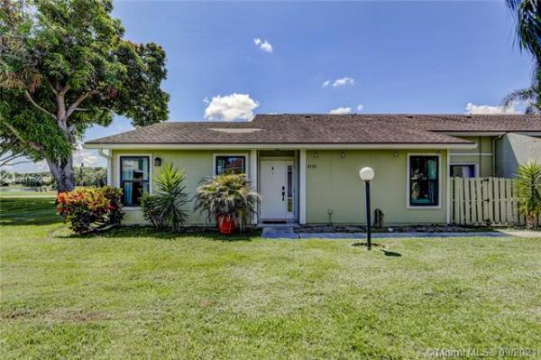 Lakeside Green, 4395 Willow Pond Cir, West Palm Beach, Florida 33417, image 2