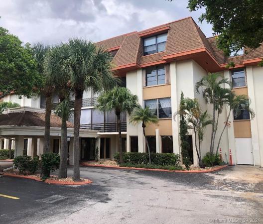 Cedar Glenn, 671 NE 195th St #216E, Ives Estates, Florida 33179, image 2