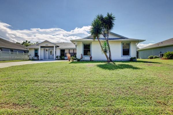 1932 SE Fallon, Florida 34983, image 2