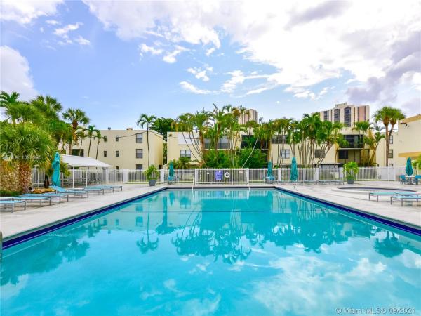 Villa Dorada, 20291 NE 30th Ave #114, Aventura, Florida 33180, image 2