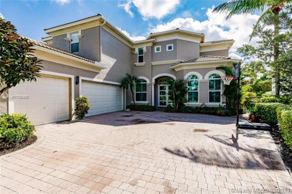Villa Vizcaya, 405 Via Placita, Palm Beach Gardens, Florida 33418, image 2