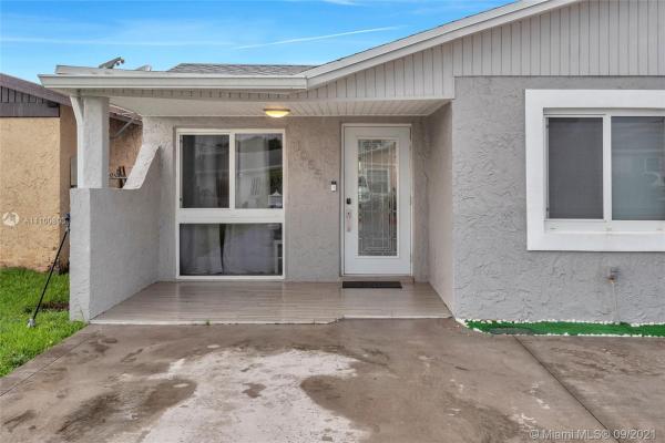 Les Chalets, 10551 SW 21st Ln, University Park, Florida 33165, image 2