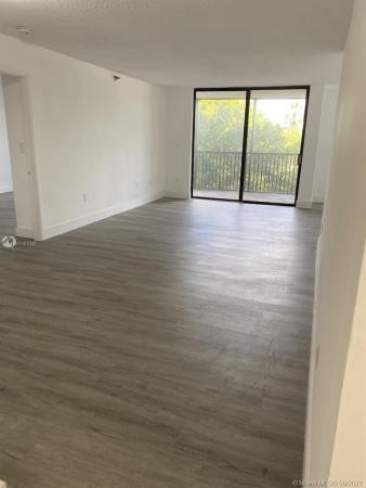 Chantilly, 900 NE 195th St #307, Ives Estates, Florida 33179, image 2