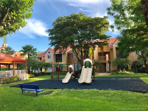 Biscayne Beach Club, 15551 SW 104th Ter #826, The Hammocks, Florida 33196, image 2