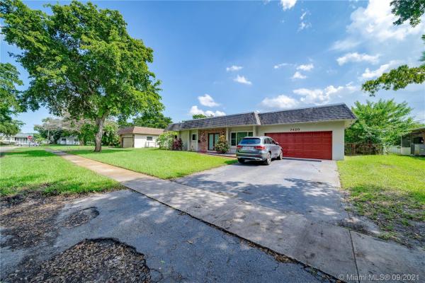 Mirror Lake Estates, 7420 NW 13th St, Plantation, Florida 33313, image 2