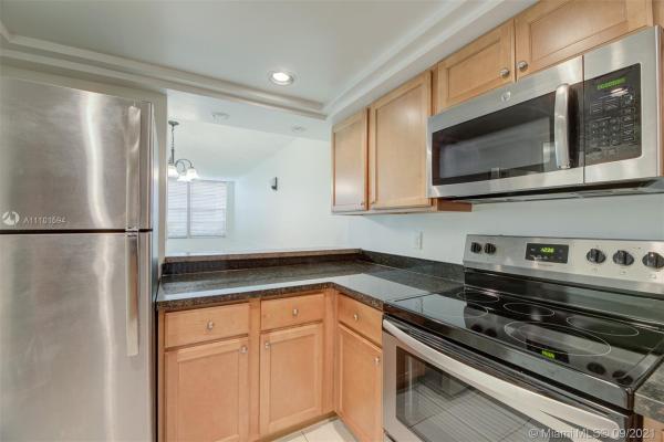 Live Oak Of Pine Island Ridge, 9440 Live Oak Pl #105, Davie, Florida 33324, image 2