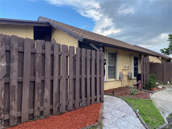 Villas At Carriage Hills Lakeside, 236 Briarwood Cir #1-12, Hollywood, Florida 33024, image 2