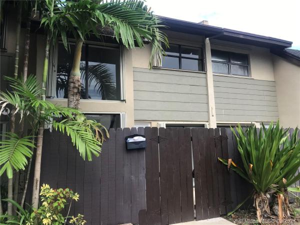 Snapper Creek Townhouses, 7106 SW 113th Ct, Kendall, Florida 33173, image 2