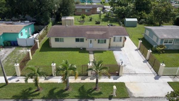 Carol City Gardens, 4030 NW 193rd St, Miami Gardens, Florida 33055, image 2
