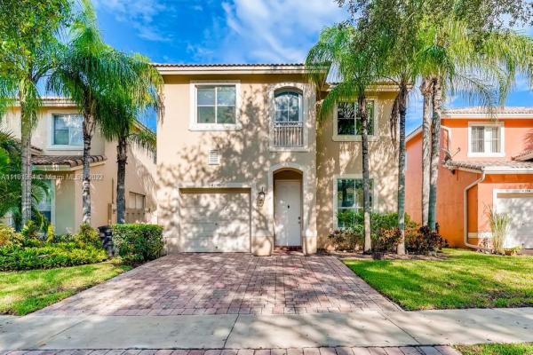 Tahoe At Lakes Of Laguna, 4290 Lake Lucerne Cir, West Palm Beach, Florida 33409, image 2