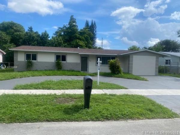 Pineapple Plantation, 50 East Dr, North Miami Beach, Florida 33162, image 2