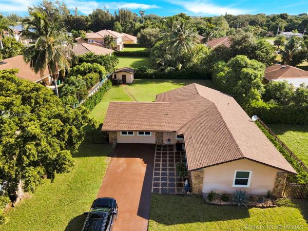 Biscayne Gardens Estates, 1401 NW 147th Street Dr, Golden Glades, Florida 33167, image 2