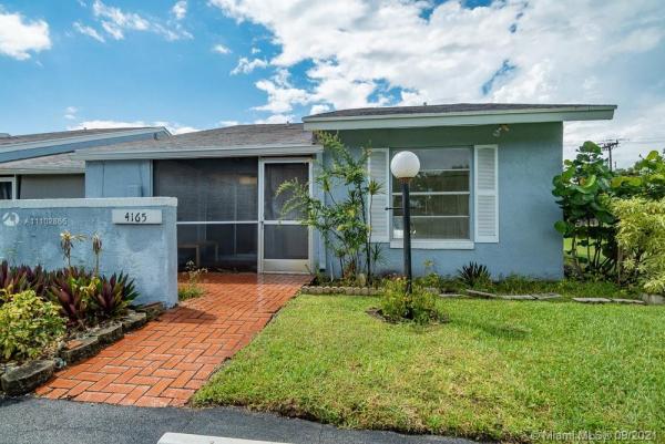 The Villas At Lucerne Lakes, 4165 Lucerne Villas Ln, Lake Worth, Florida 33467, image 1