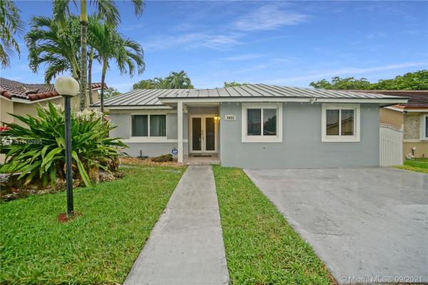 Munne Royal Homes, 9652 SW 145th Pl, The Hammocks, Florida 33186, image 2