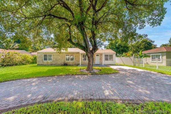 Green Oaks, 1448 NE 133rd Rd, North Miami, Florida 33161, image 2