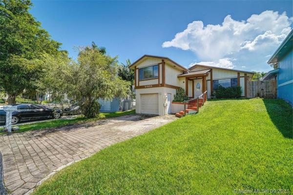 Montego Bay, 21803 SW 99th Ave, Cutler Bay, Florida 33190, image 2