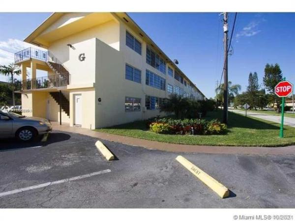Biscayne Lake Gardens, 2810 NE 201st Ter #G323, Aventura, Florida 33180, image 2