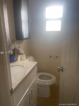 Magnolia, Miami Gardens, Florida 33054, image 2
