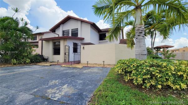 The Villas At Samari Lake, 8190 NW 99th St #111, Hialeah Gardens, Florida 33016, image 2