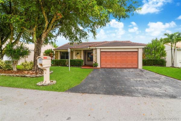 Hawkes Bluff, 5920 Epsom Ln, Davie, Florida 33331, image 2