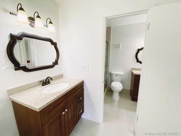 Laguna Club, 10800 NW 7th St #4B, Fountainebleau, Florida 33172, image 2