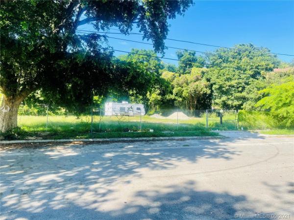 Bowling Green, 929 NW 50th St, Miami, Florida 33127, image 2
