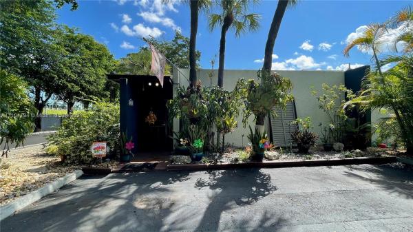 Windmill Gate, 16511 Fox Den Ct, Miami Lakes, Florida 33014, image 2