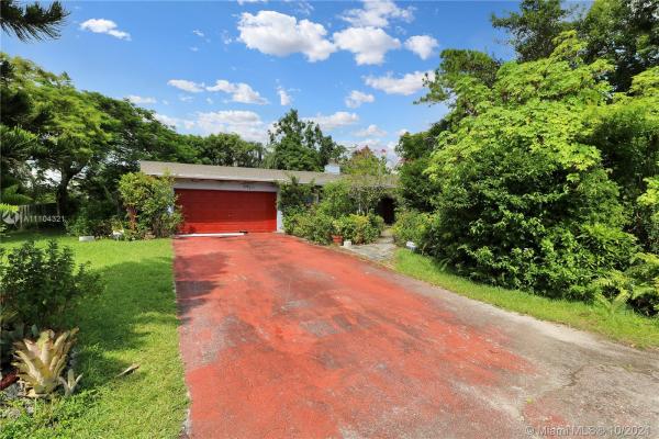 Pine Shore, 11121 SW 121st St, Kendall, Florida 33176, image 2