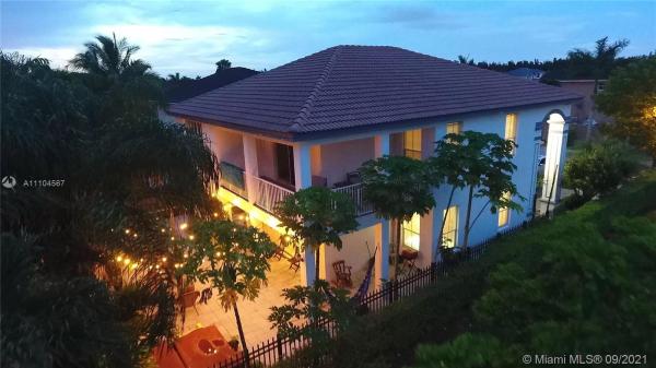 Grand Lakes, 14997 SW 22nd St, University Park, Florida 33185, image 2