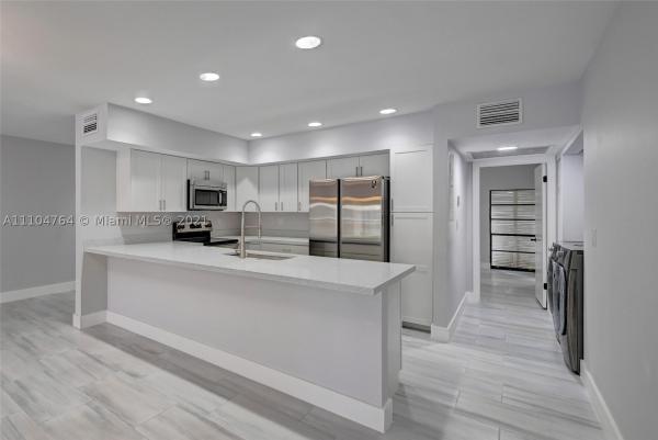 Windmill Gate, 16508 Bridge End Rd #16508, Miami Lakes, Florida 33014, image 2