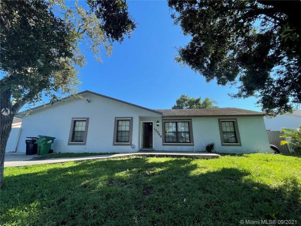 Princetonian, 12344 SW 254th Ter, Princeton, Florida 33032, image 2
