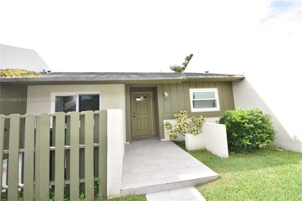 Devon Aire Villas, 12502 SW 110th S Canal Street Rd, The Crossings, Florida 33186, image 2