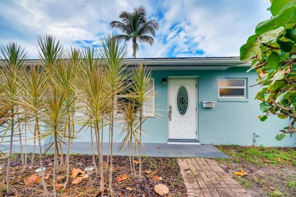 Palm Beach Cabana Colony, 3713 Island Rd, Palm Beach Gardens, Florida 33410, image 2