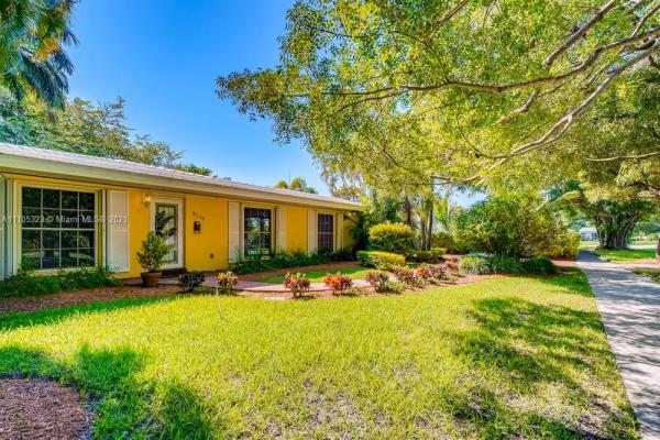 Bel Aire, 9110 Tiffany Dr, Cutler Bay, Florida 33157, image 2