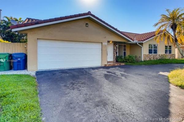 Mariangel, 9651 SW 119th #9651, The Crossings, Florida 33186, image 2