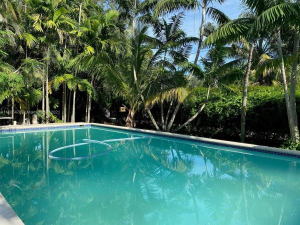 Dunnings Miami Shores, 66 NE 107th St, Miami Shores, Florida 33161, image 2