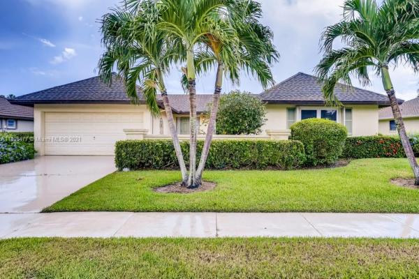 Pine Tree Village, 10236 Greentrail Dr N, Boynton Beach, Florida 33436, image 2