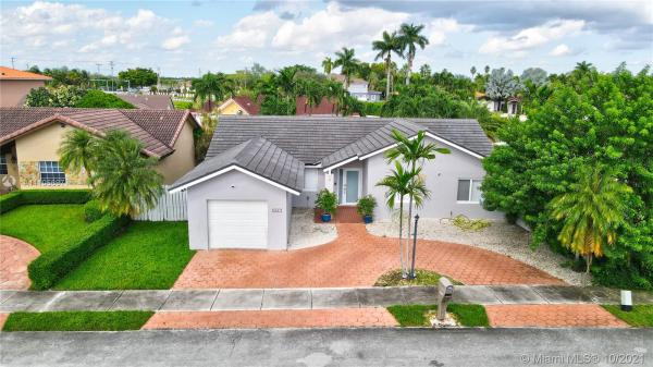 The Cloisters, 2827 SW 131st Pl, Tamiami, Florida 33175, image 2